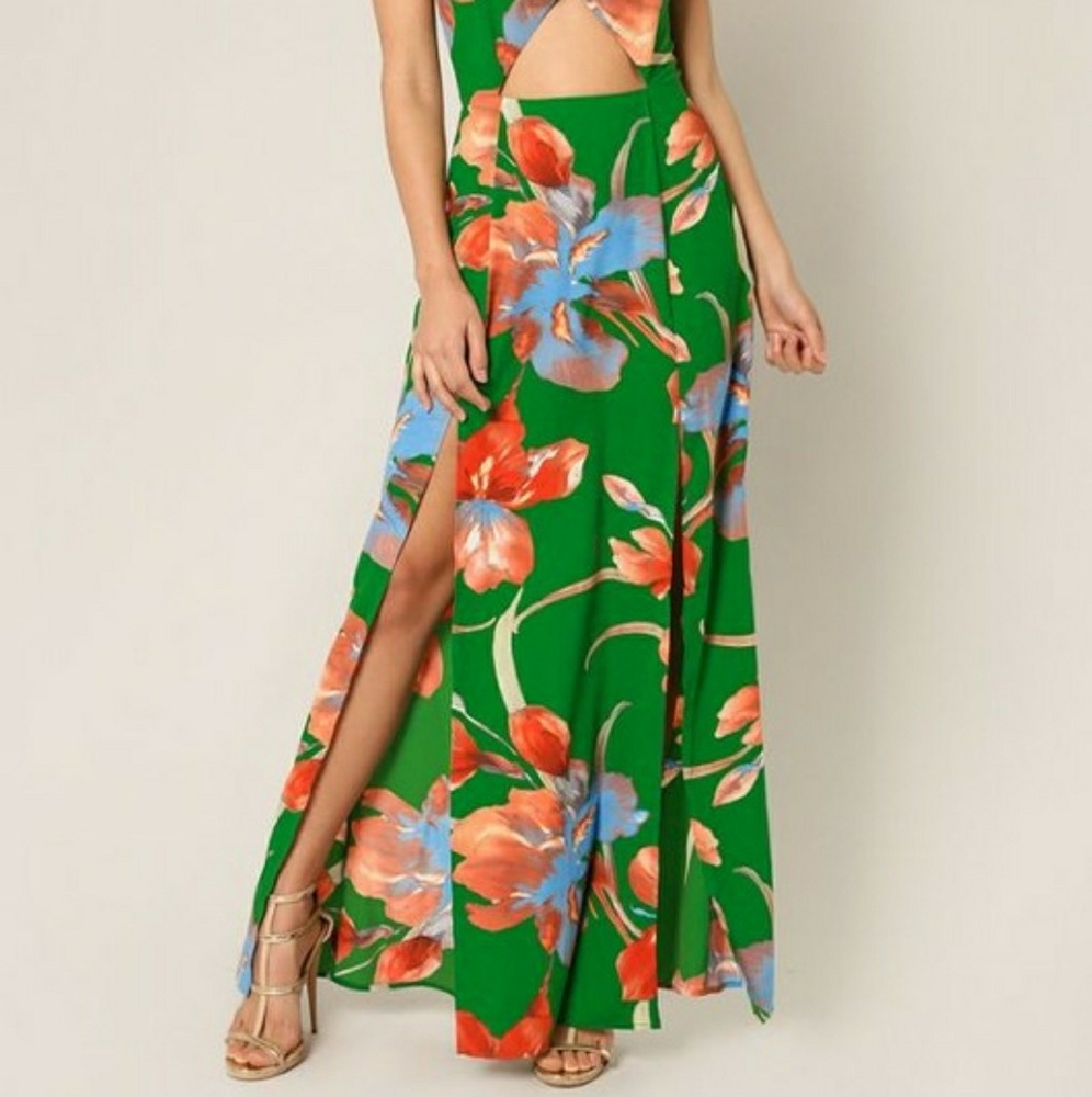 Backless Dress - Picture 3 of 4